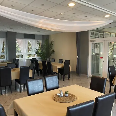 Airport Szallo Hotel Tokol