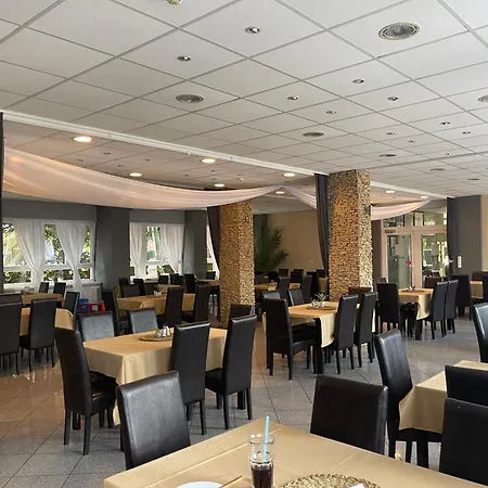 Airport Szallo מלון 3*